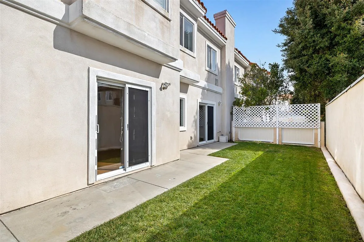 413 N Elena Ave — Photo 3