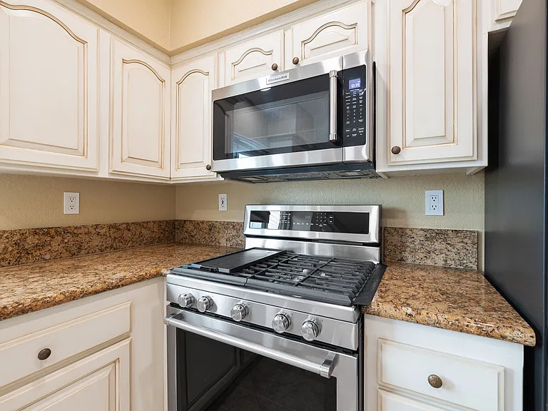 44030 Mariposa Ct — Photo 13