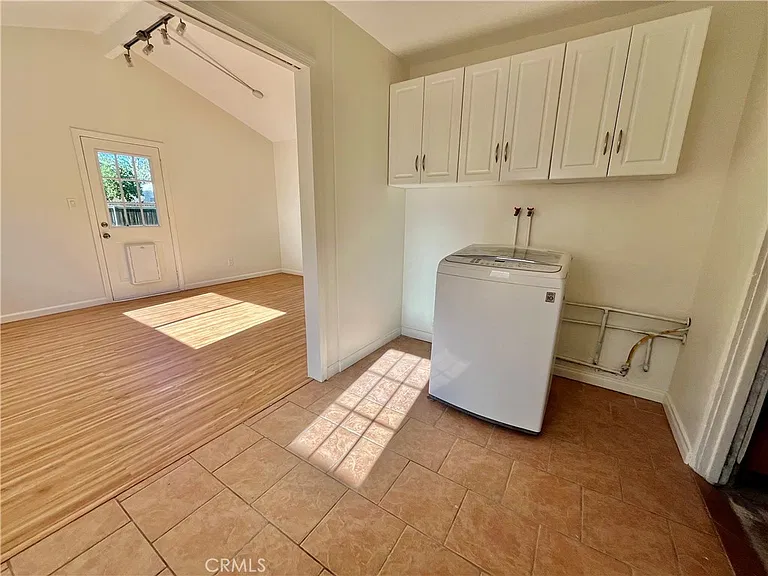 7339 White Oak Ave — Photo 17