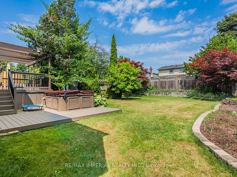 48 Carlton Rd — Photo 3