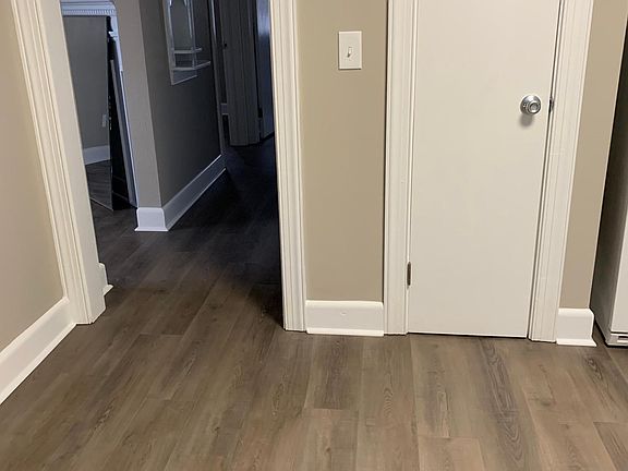 3rd image of 1429 Battlefield Blvd S