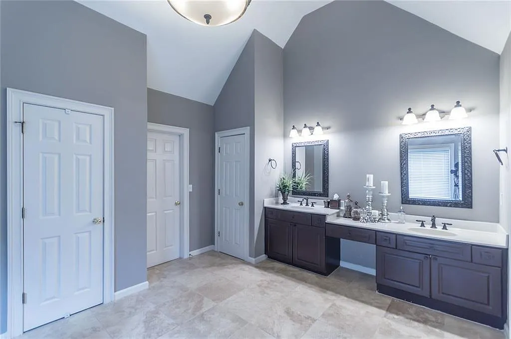 6 bed, 4445 sqft, $4,950 — Photo 3