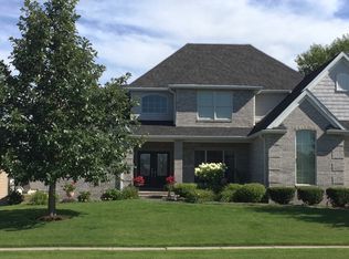 21 Cobblestone Ln, Le Claire, IA 52753
