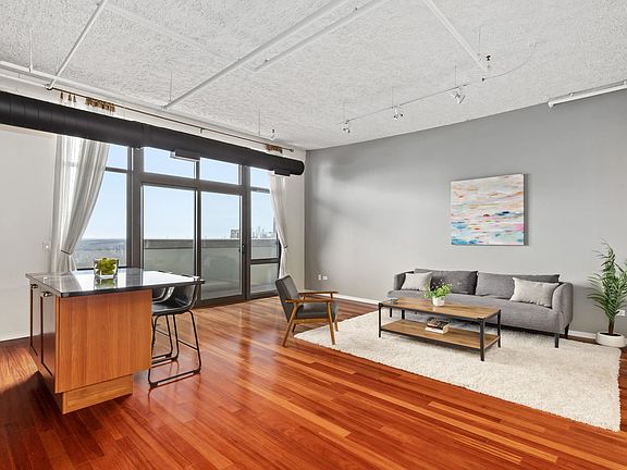 2nd image of 212 E Cullerton St #Penthouse 03