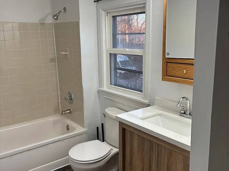 558 Franklin Blvd #2 — Photo 9