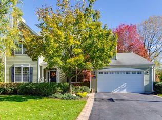 30545 Brookhaven Dr, Green Oaks, IL 60048