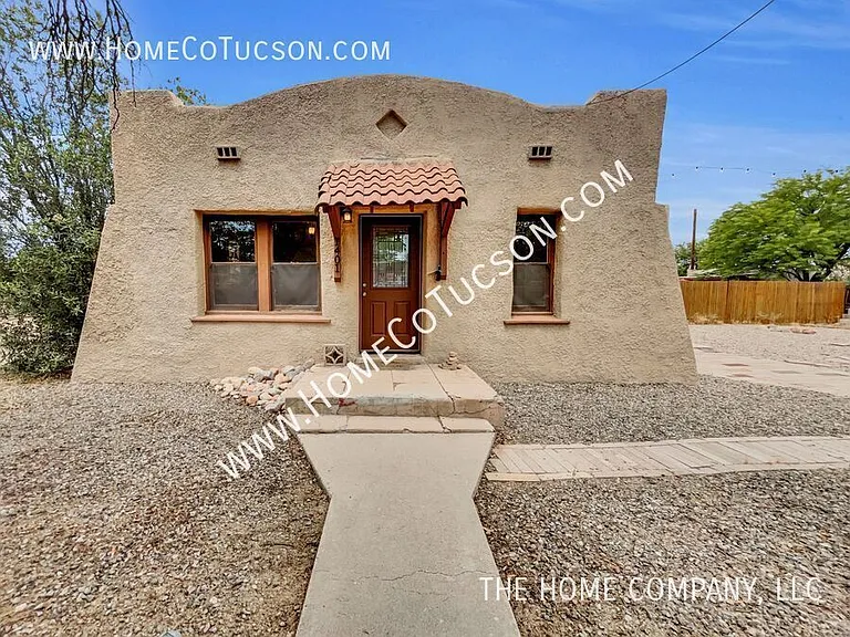 1401 N Camilla Blvd — Photo 1