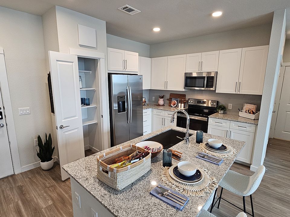 1st image of 437-401 Tobin Dr #1