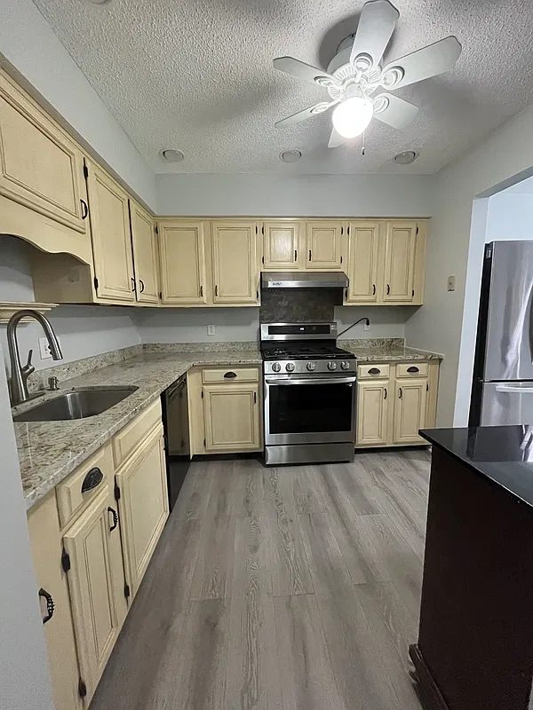 3 bed, 2.5 bath, 1506 sqft, $2,700 — Photo 1