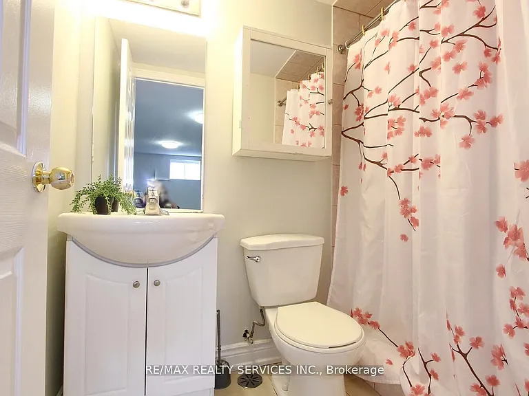 185 Earnscliffe Cir — Photo 37