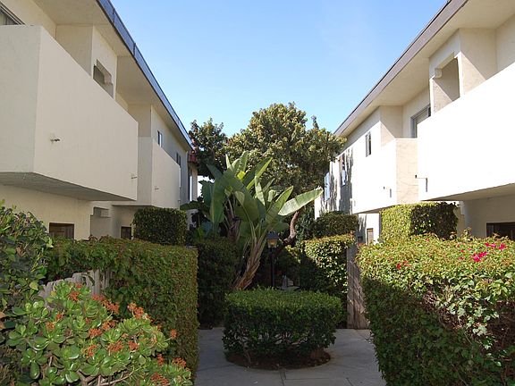 2nd image of 1324 Barry Ave APT 4