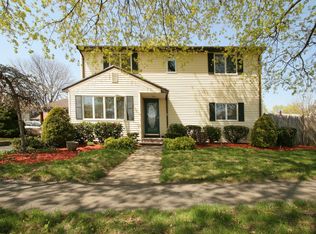 9 Laurine Rd, Peabody, MA 01960