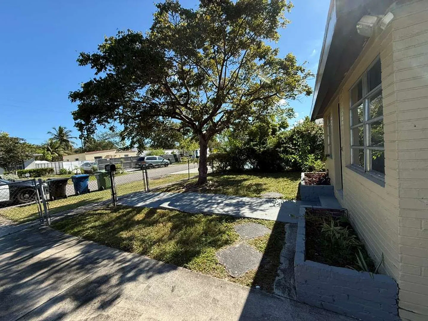 Large 4-3 with Central AC — Photo 3