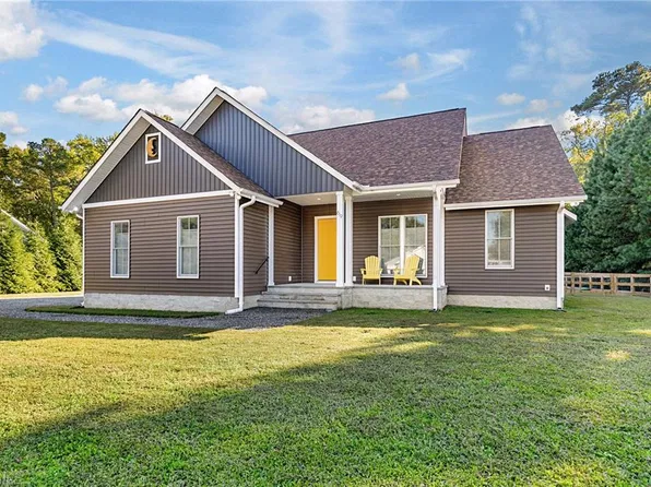 69 Moon Dr, Moon, VA 23119