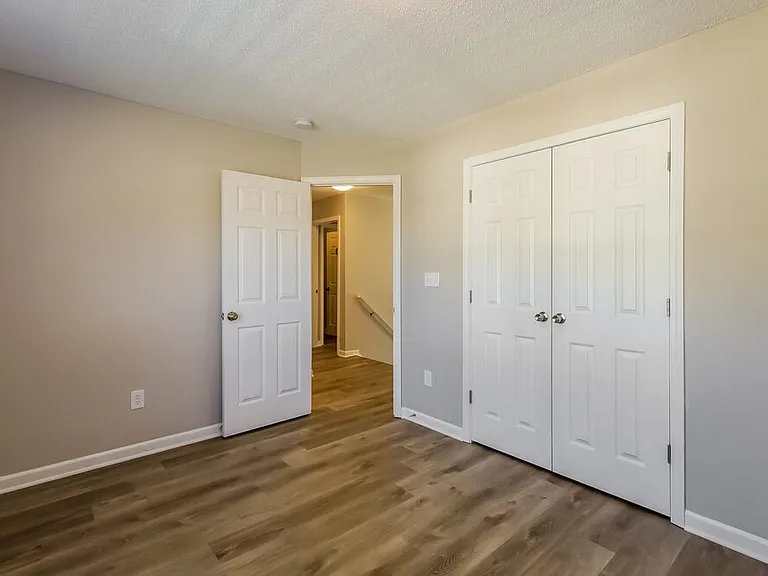 109 Lockerbie Ln — Photo 13