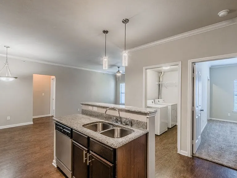 Skyview West Apartments — Photo 1