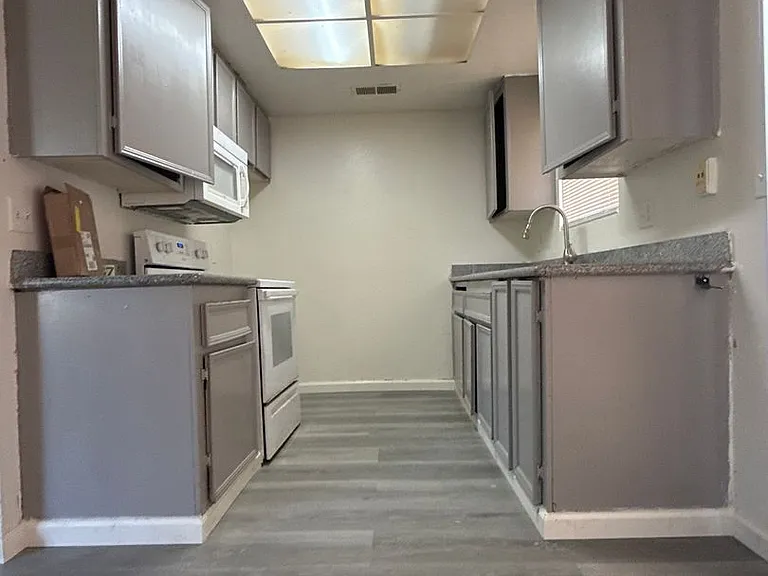 9005 Stacey Ct — Photo 3