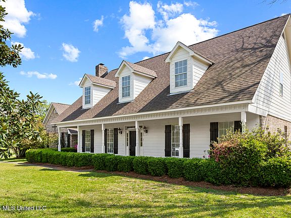 3rd image of 113 Golden Ln