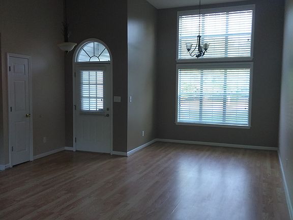 FRONT ENTRANCE/DINING