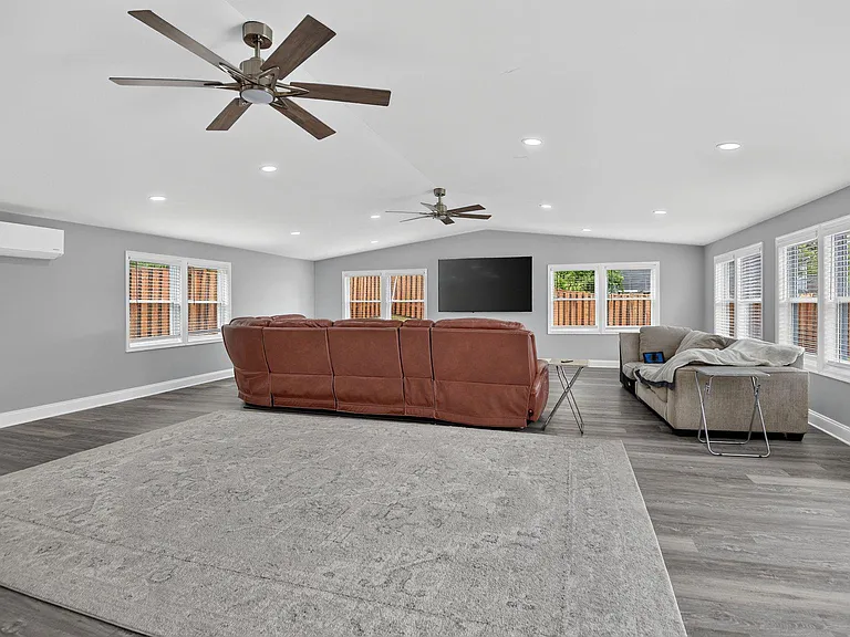 12420 Seabury Ln — Photo 18