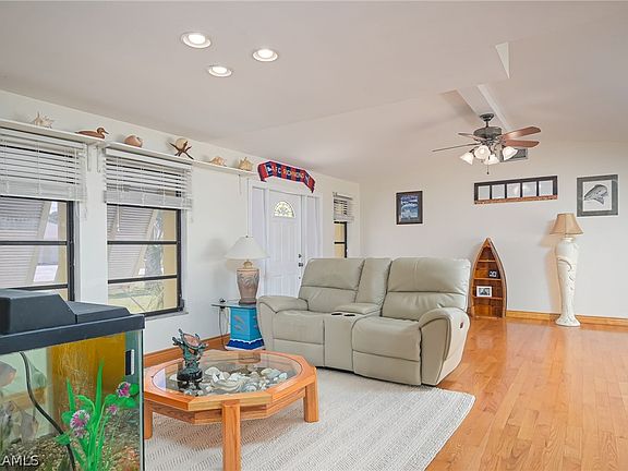 5th image of 1004 SE 23rd Pl