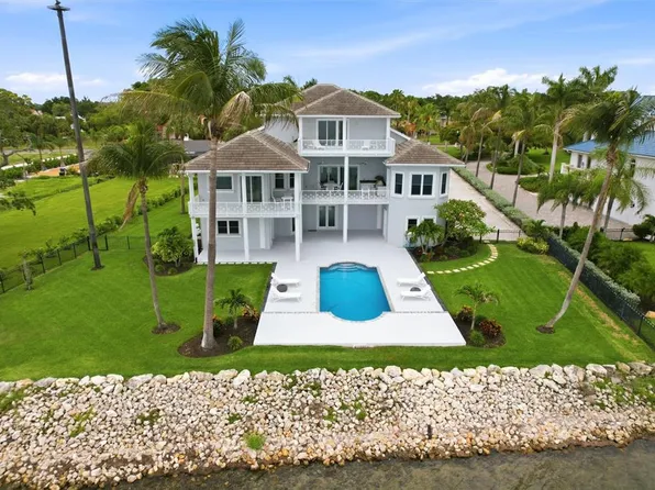 7524 Westmoreland Dr, Sarasota, FL 34243