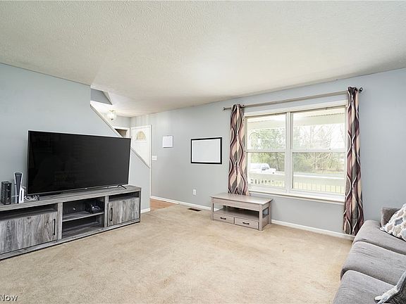 5th image of 917 Proehl Dr