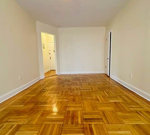 2nd image of 121 Post Ave APT 4A