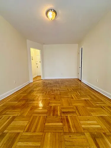 121 Post Ave #4A Photo 1