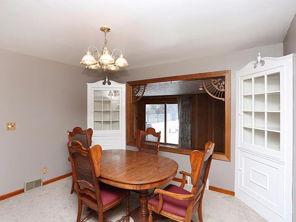 5th image of 54 Stoneleigh Ave