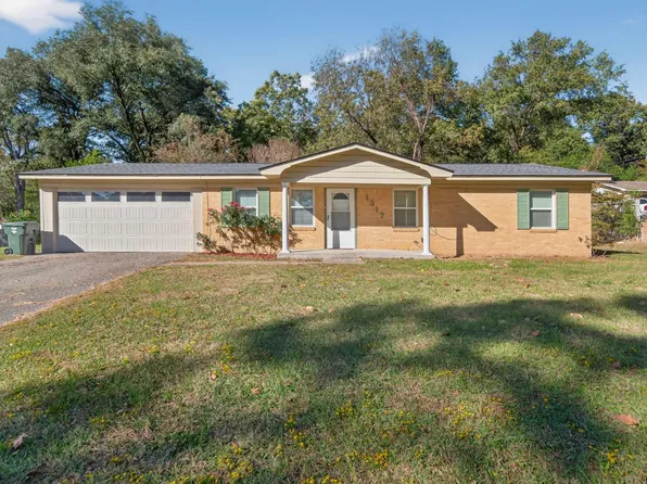 1317 Woodland Hills Dr, Tyler, TX 75701