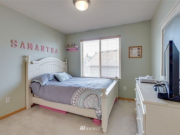 2nd image of 716 LaGrande Boulevard