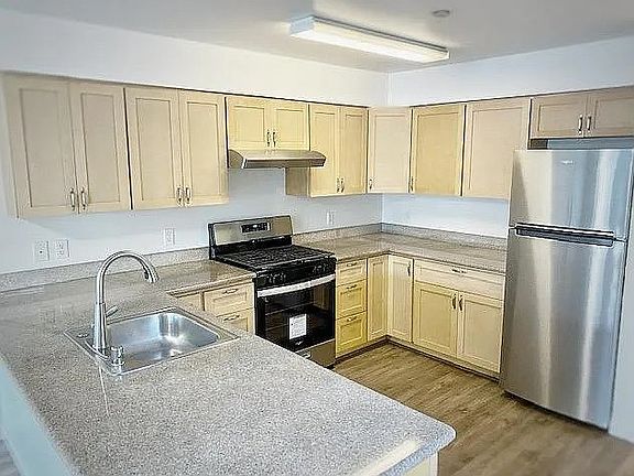2nd image of 1626-1628 Annie St #1