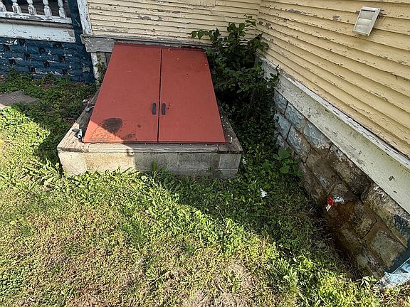 3rd image of 211 E Main St