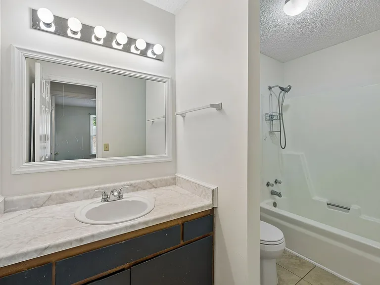 1129 W Main St #8 — Photo 10