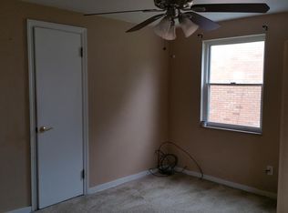 512 Lebanon Manor Dr, West Mifflin, PA