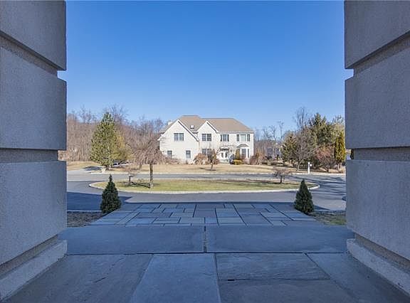 5th image of 4 Pierce Dr