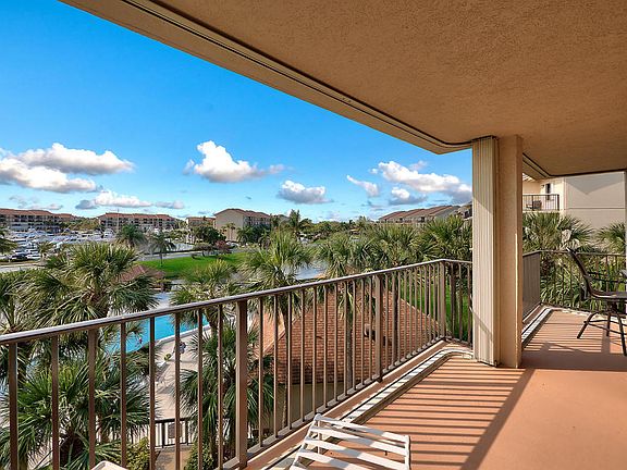 3rd image of 701 Seafarer Cir APT 406