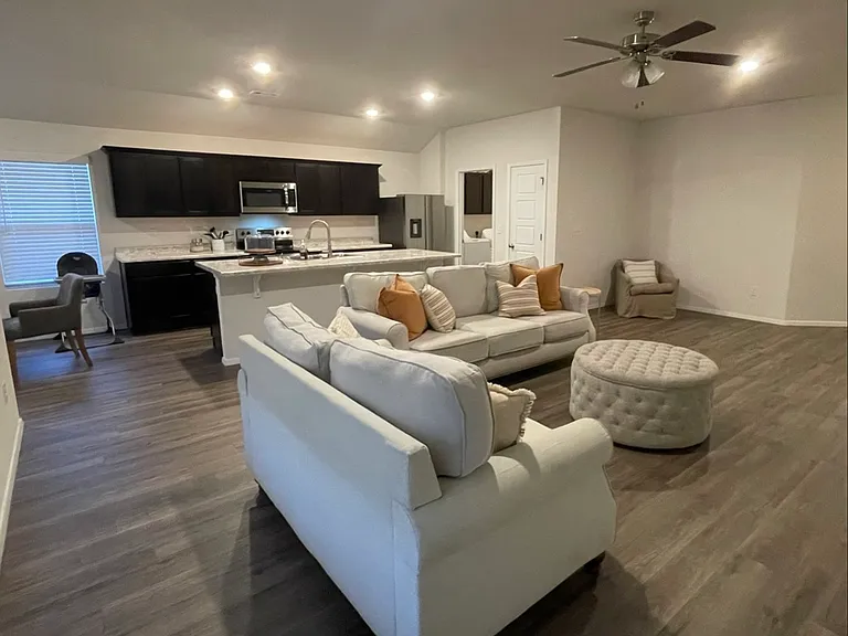 8101 Regency Way — Photo 4