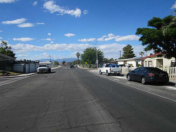 3rd image of 2009 Las Verdes St