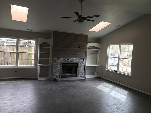 5th image of 2140 Monument Dr