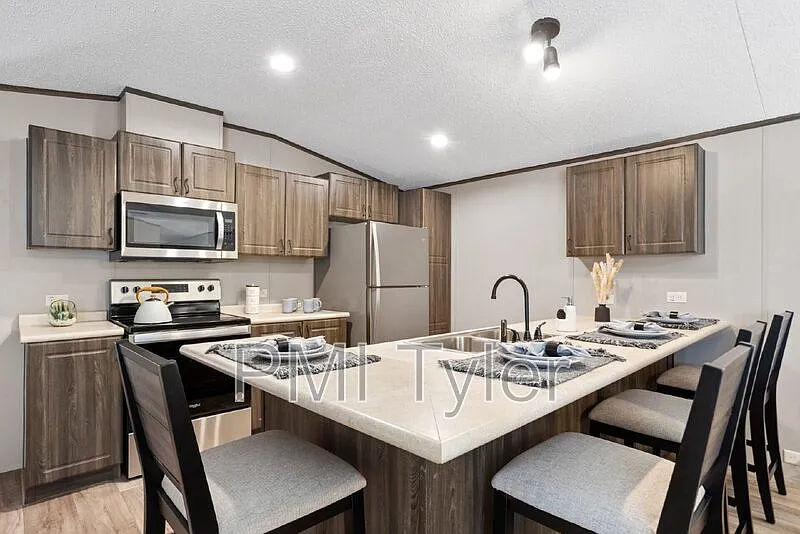 3 bed, 2.0 bath, 1068 sqft, $1,400 — Photo 4