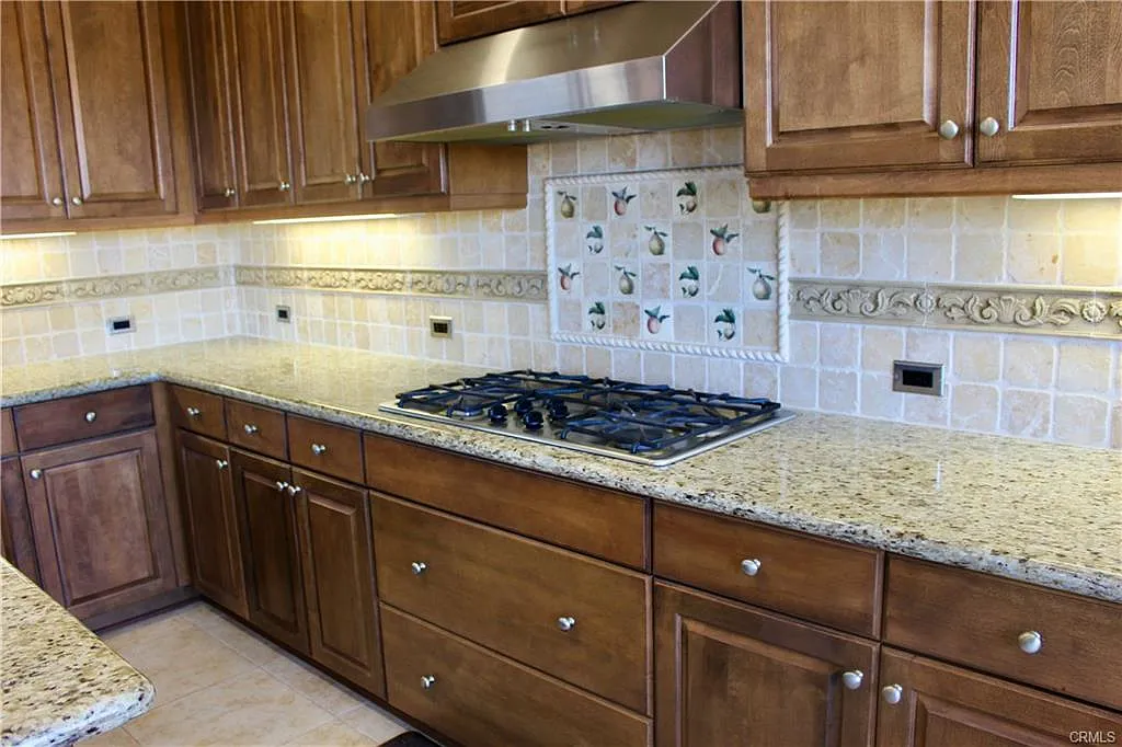 3 bed, 3.5 bath, 2228 sqft, $6,100 — Photo 3