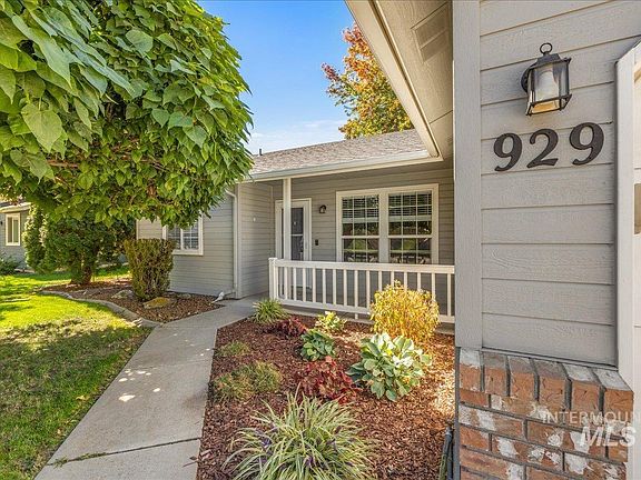 2nd image of 929 S Pelican Way