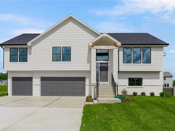 8485 Eagle Creek Dr, De Soto, KS 66018