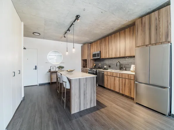 210 N Ashland Ave #708, Chicago, IL 60607