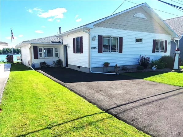 9126 Beach Rd, Brewerton, NY 13029