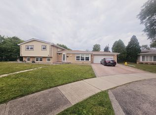 9339 Overhill Ct, Morton Grove, IL 60053
