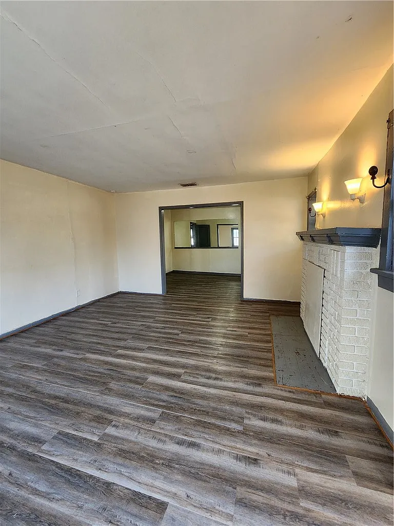 3 bed, 2.0 bath, 1026 sqft, $1,350 — Photo 4