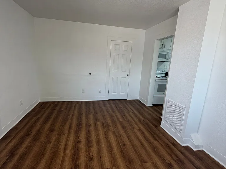 254 Denver St — Photo 2